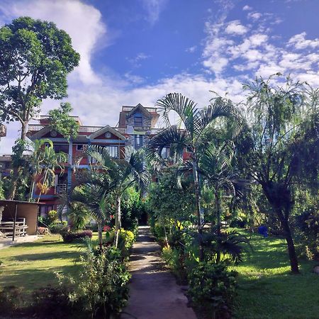Hotel New Elia Pokhara Buitenkant foto