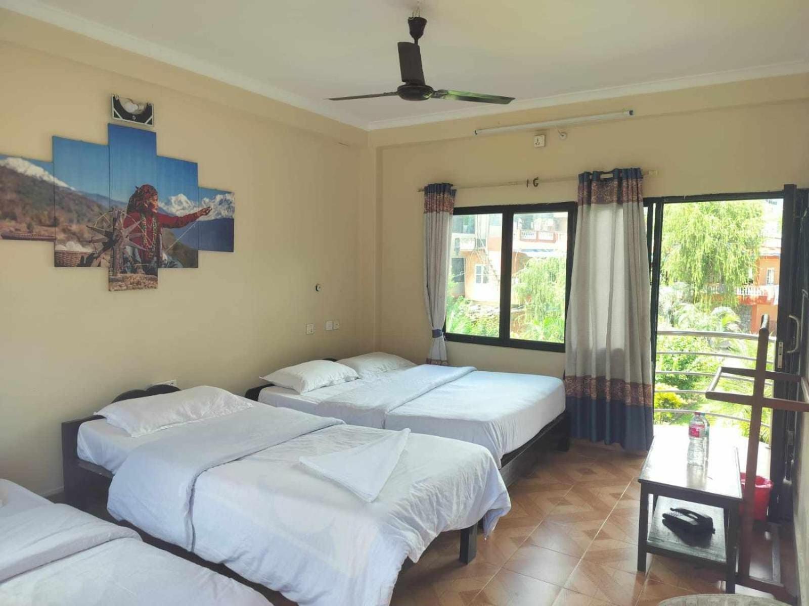 Hotel New Elia Pokhara Buitenkant foto