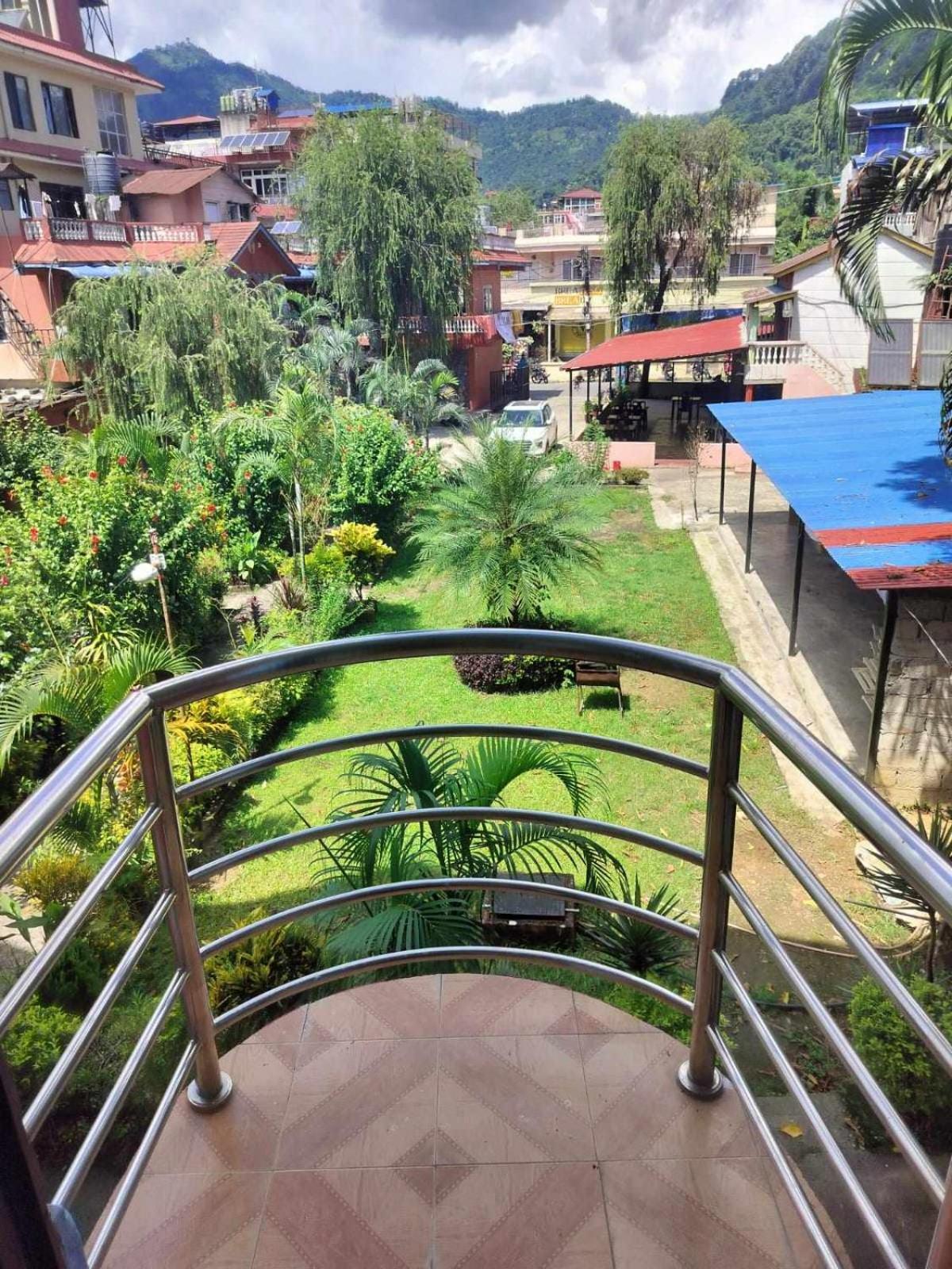 Hotel New Elia Pokhara Buitenkant foto