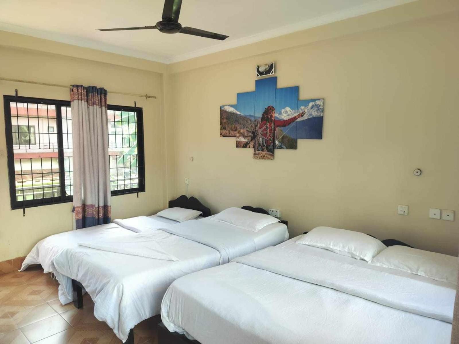 Hotel New Elia Pokhara Buitenkant foto