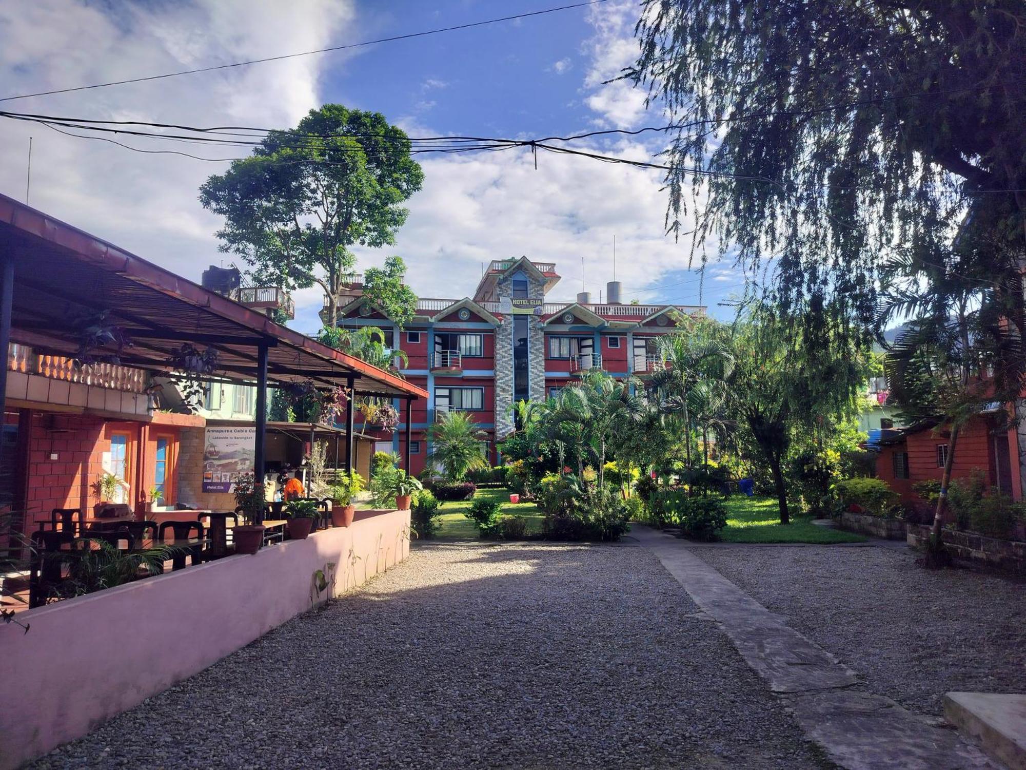 Hotel New Elia Pokhara Buitenkant foto